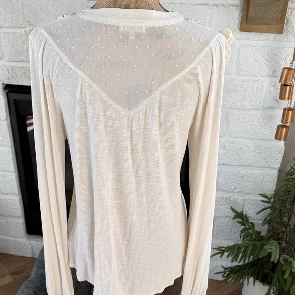 Gimmicks by BKE Cream Lace Accent Blouse - Picture 6 of 7